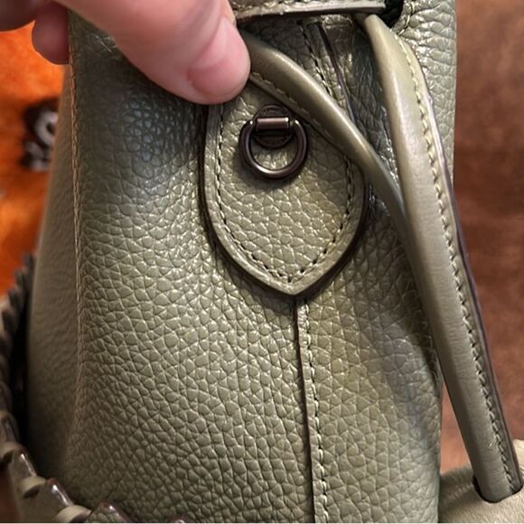 COACH LORA BUCKET BAG (651) WHIPSTITCH DETAIL TURNLOCK TASSELS STRAPS FERN VGUC - Picture 9 of 15